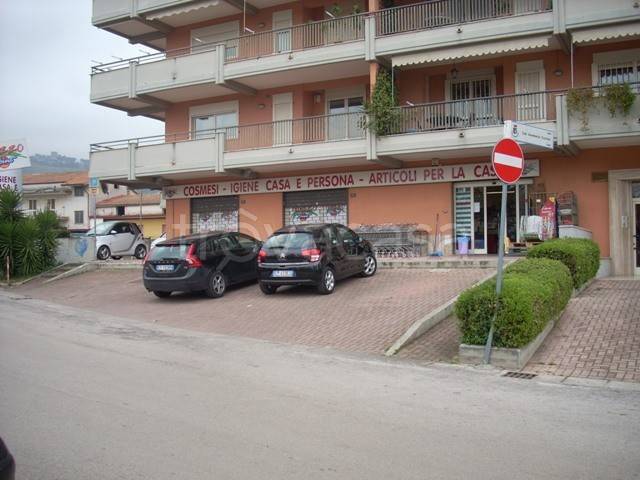 Negozio in vendita a Caserta viale San Josemaria Escrivà, 4