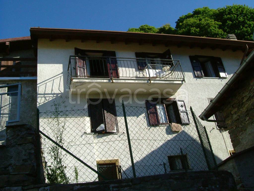 Villa in vendita a Maccagno con Pino e Veddasca via dei Saredi