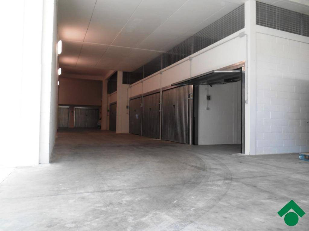 Garage in vendita a Serra Riccò via Pedemonte, 10