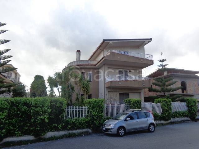 Villa Bifamiliare in vendita a Gioiosa Ionica contrada Madama Elena, 57