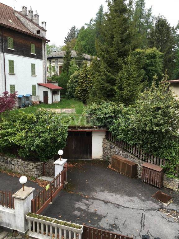 Villa in in vendita da privato a Selvino via Usignolo