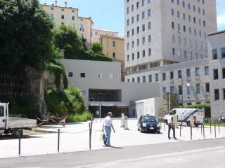 Garage in affitto a trieste via del teatro romano