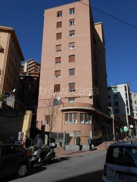 Magazzino in vendita a Genova via del Lagaccio, 106