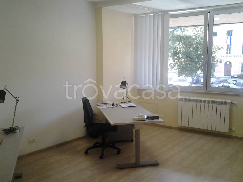 Ufficio in in affitto da privato a Carrara via VII Luglio, 14