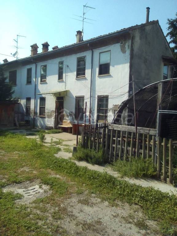 Villa in vendita a Voghera via Lomellina