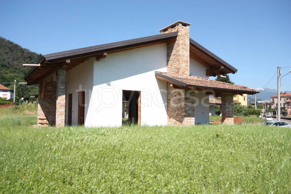 Villa in vendita a Serravalle Sesia corso XXV Aprile