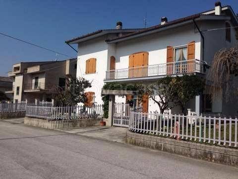 Villa Bifamiliare in in vendita da privato a Monte Vidon Corrado via della Costituzione, 12