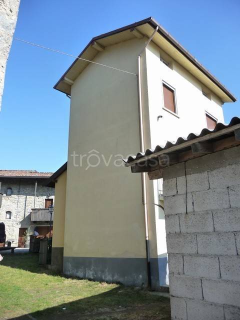 Casa Indipendente in vendita a San Giovanni Bianco strada Statale 470, 72