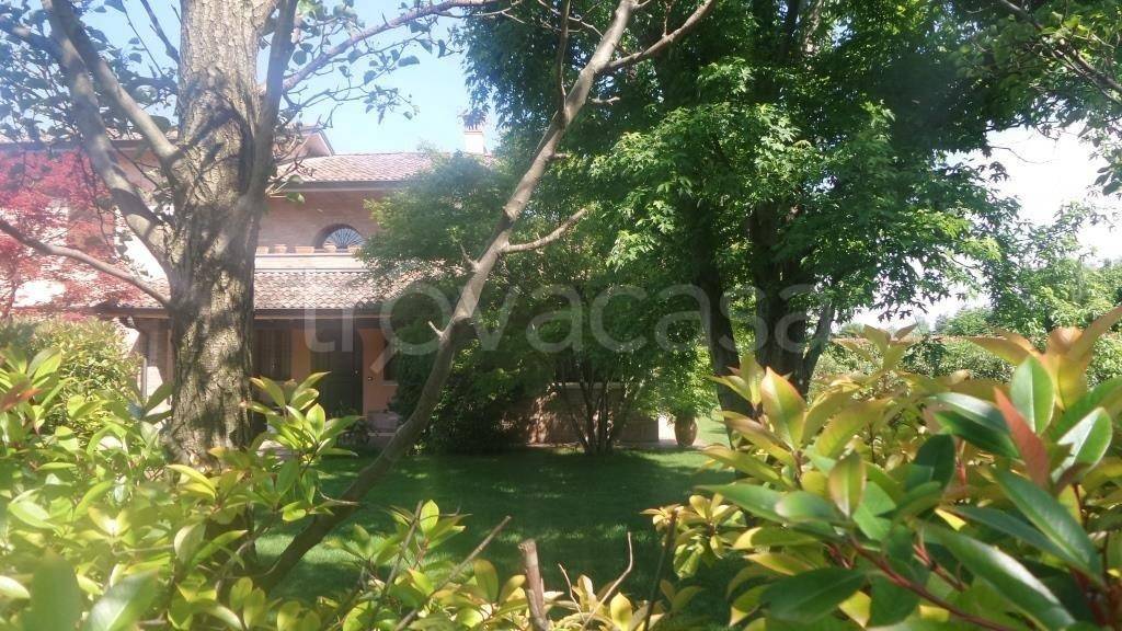 Villa Bifamiliare in vendita a Reggio nell'Emilia