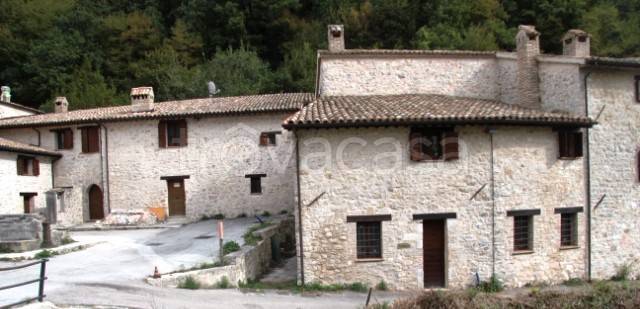 Casale in vendita a Foligno via Flamina Vecchia