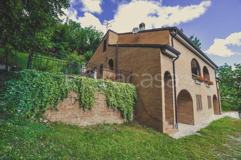 Villa in vendita a Sarnano provinciale