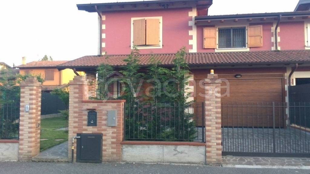 Villa Bifamiliare in in vendita da privato a Torlino Vimercati strada Comunale Trescore, 00