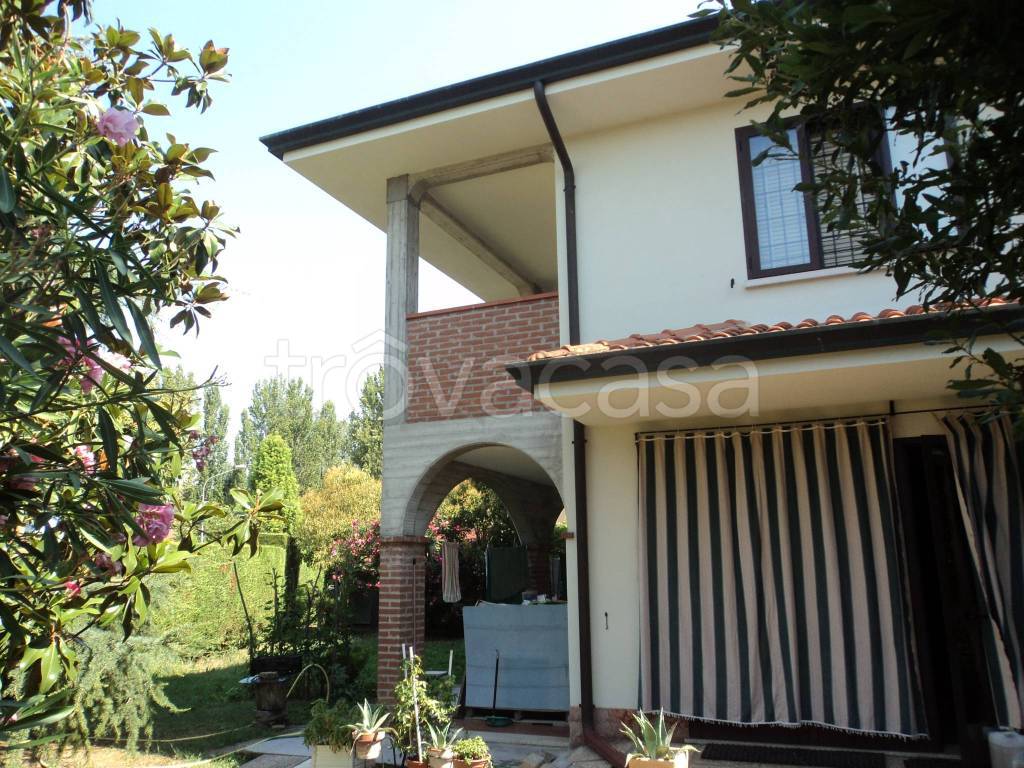 Villa in vendita a San Benedetto Po via Enrico Ferri, 50