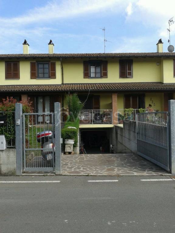 Villa a Schiera in in vendita da privato a Chignolo Po via Paolo Borsellino