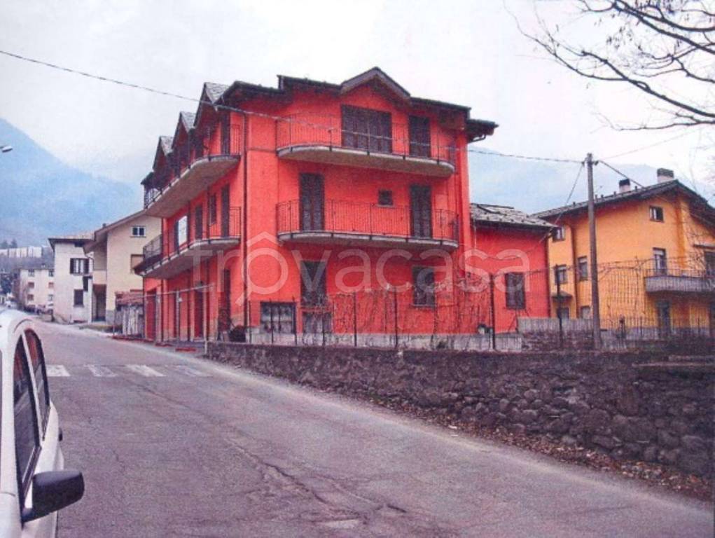 Intero Stabile in vendita a Berbenno di Valtellina via Berbenno, 29