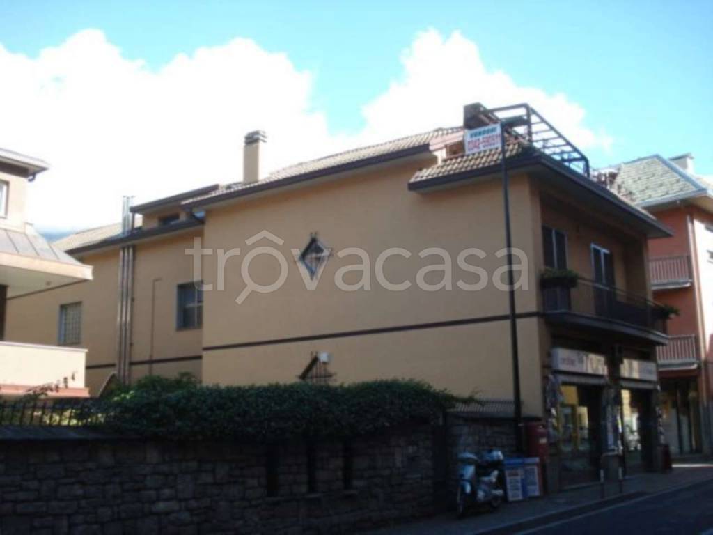 Villa Bifamiliare in vendita a Morbegno via Monsignor Dottor Carlo Fabani, 30