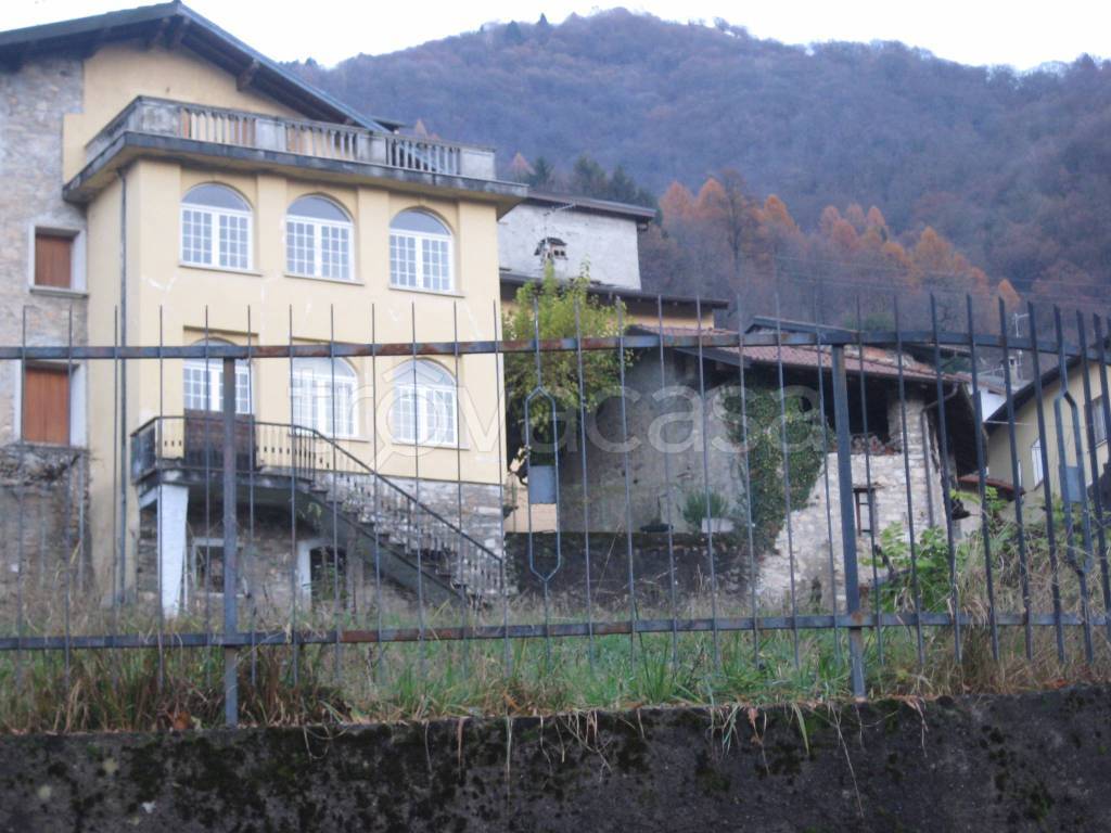 Casa Indipendente in vendita a Centro Valle Intelvi via Visonzo, 3