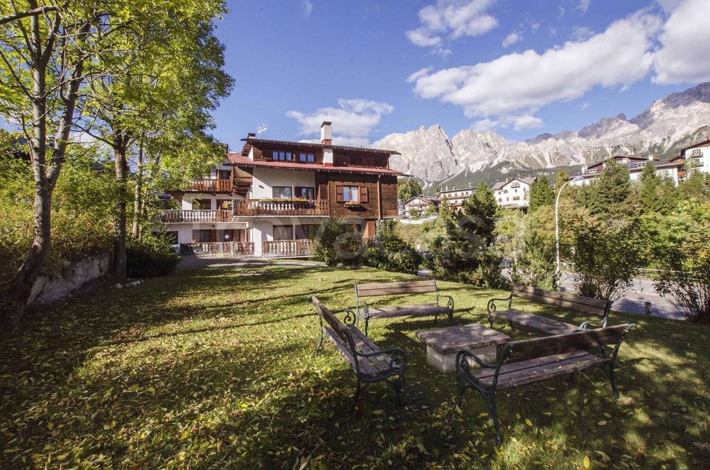 Appartamento in affitto a Cortina d'Ampezzo via Lungoboite Majoni 14