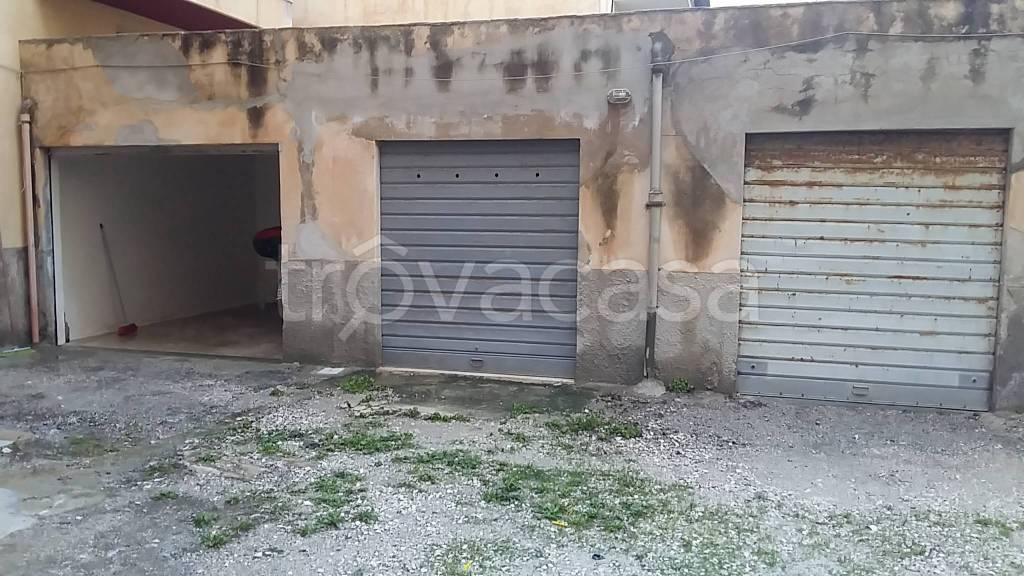 Garage in vendita a Trapani via Giuseppe Serraino Vulpitta