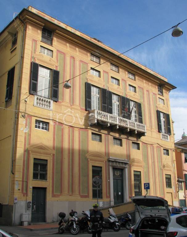 Intero Stabile in affitto a Genova via San Pier d'Arena