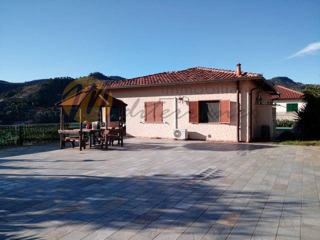 Villa Bifamiliare in vendita a Camporosso via Turistica