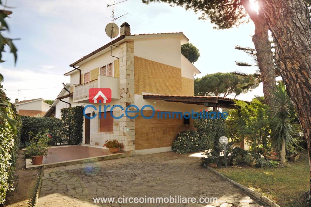 Villa Bifamiliare in vendita a Terracina strada Provinciale San Felice Circeo
