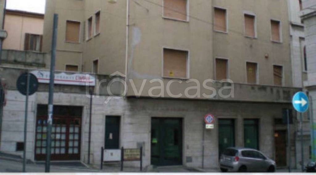 Filiale Bancaria in vendita ad Ancona via g. Leopardi 5B