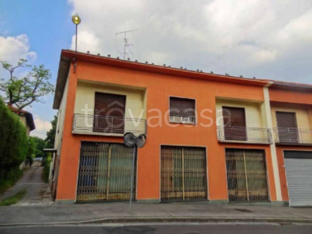 Casa Indipendente in vendita a Cantù via Milano 11