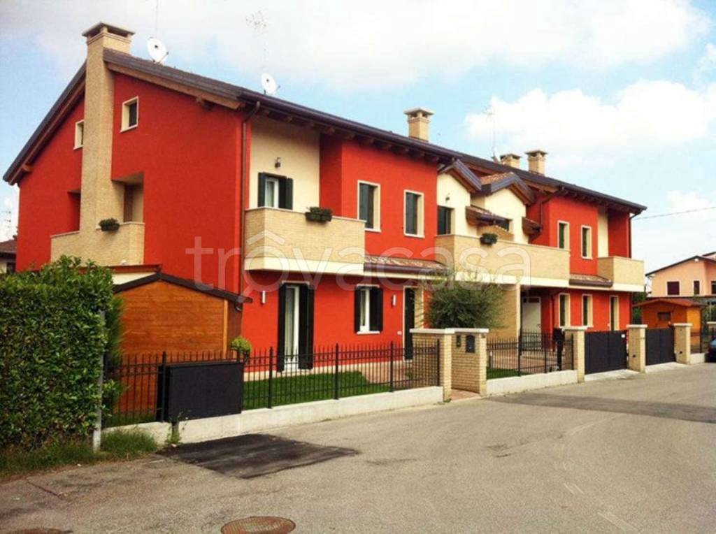 Villa Bifamiliare in vendita a Legnaro via Romea