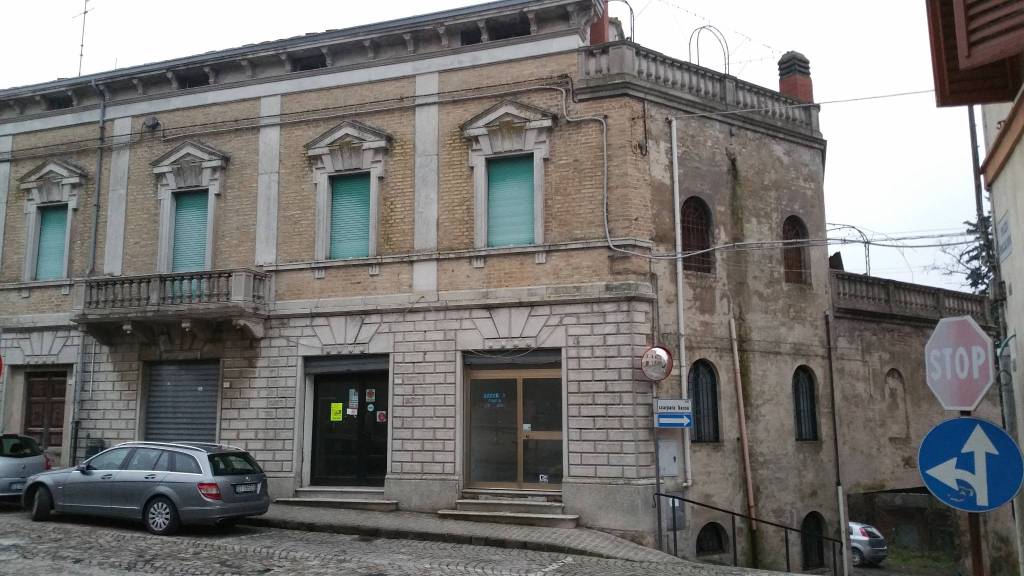 Intero Stabile in in vendita da privato a Santa Maria Nuova piazza Magagnini, 5