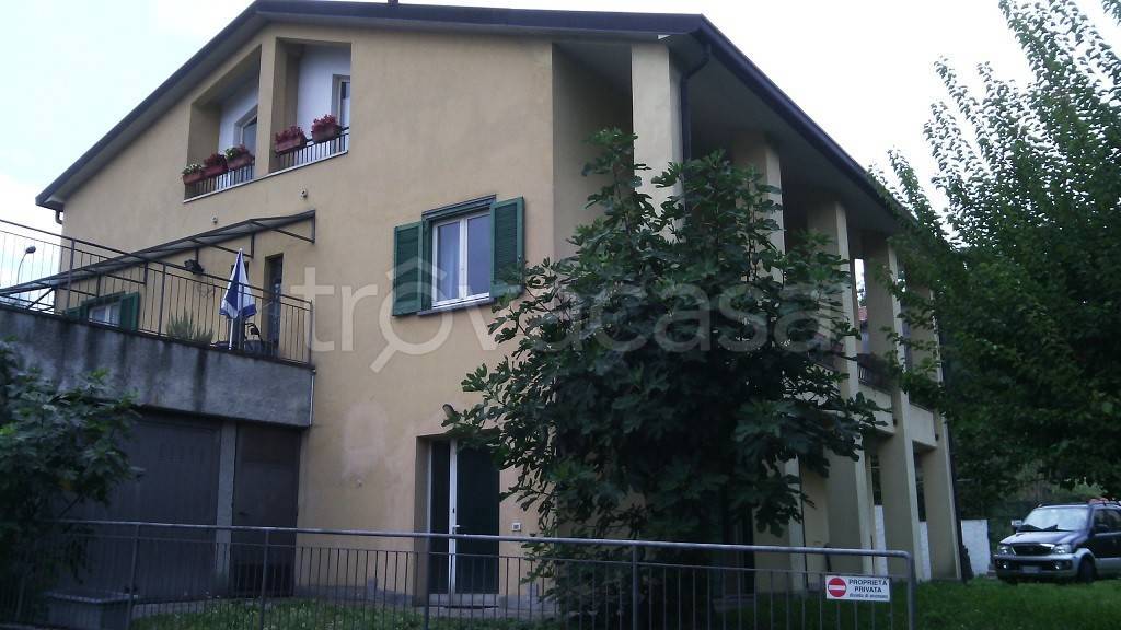 Villa Bifamiliare in in vendita da privato a Tavernerio via Giuseppe Verdi, 3