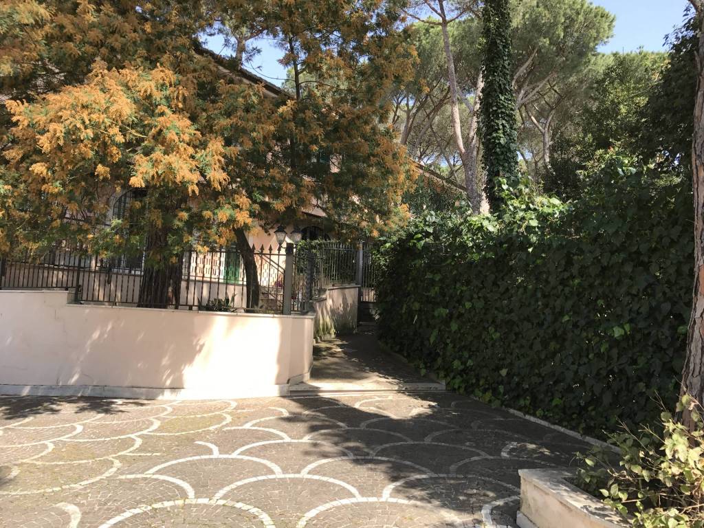 Villa Bifamiliare in affitto a Roma