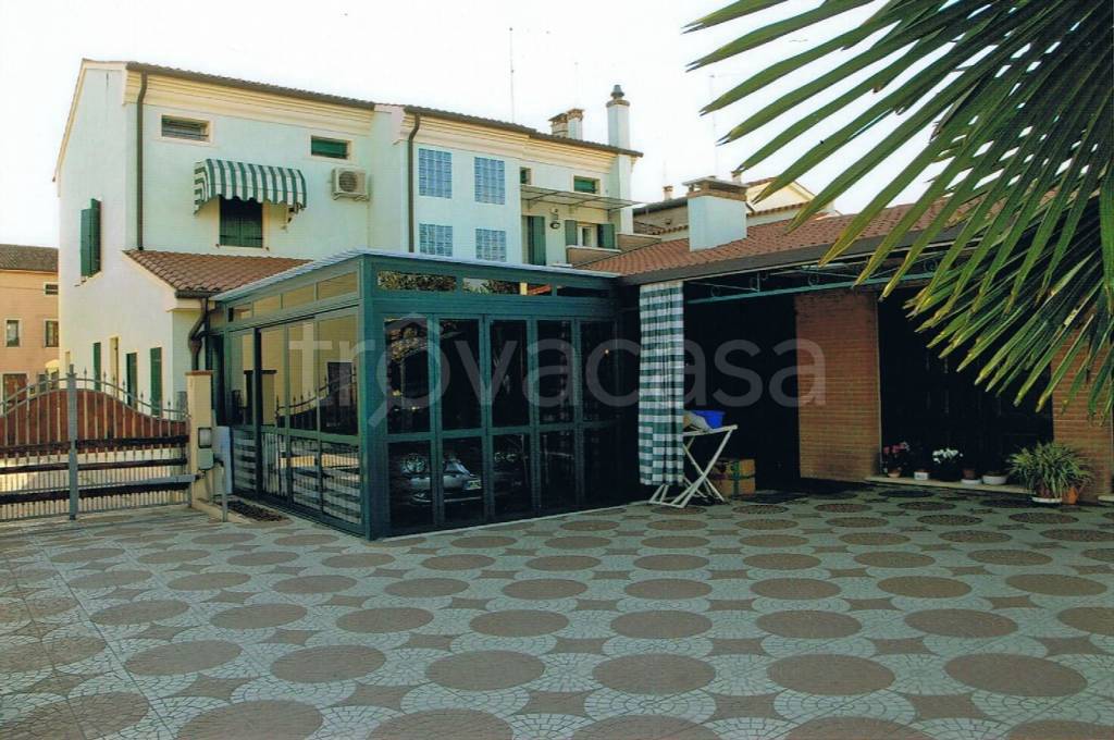Villa in in vendita da privato a Montagnana via San Zeno, 25