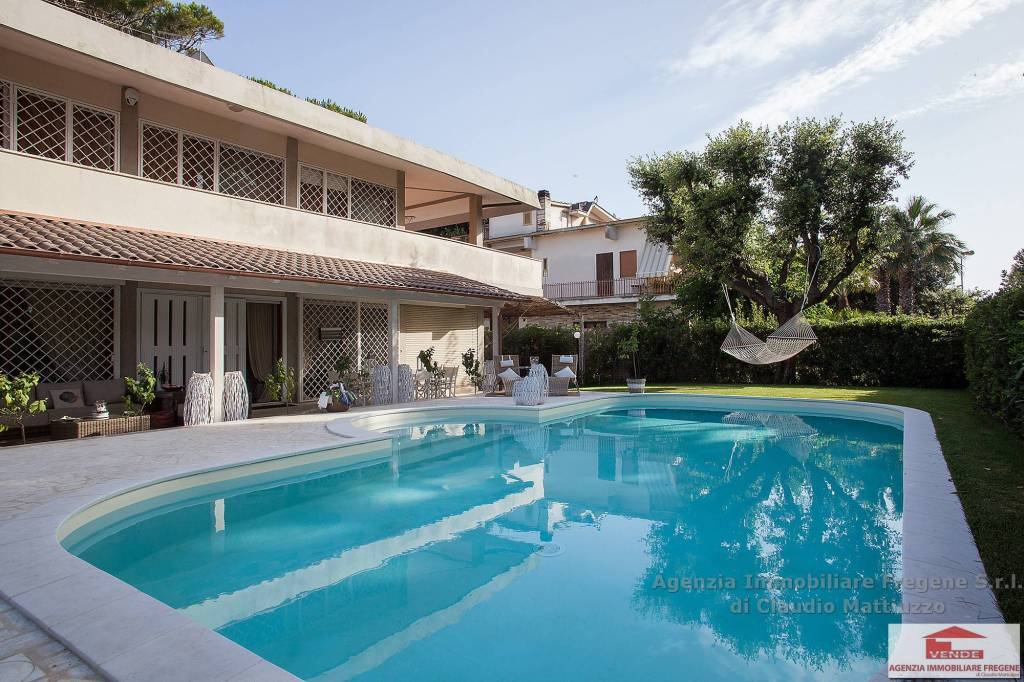 Villa in vendita a Fiumicino via Riomaggiore, 75