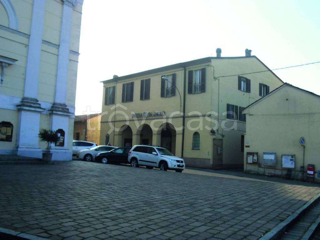 Filiale Bancaria in vendita a Genivolta piazza Guglielmo Marconi 2