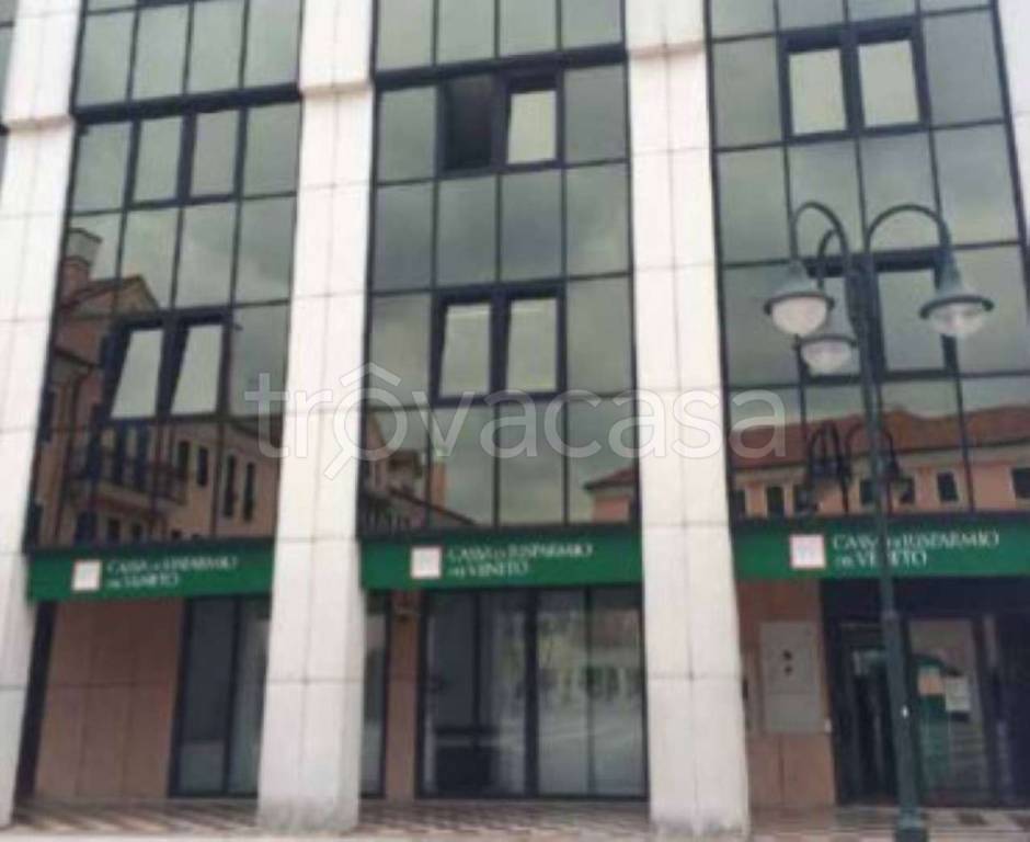 Filiale Bancaria in vendita a Padova piazza Modin 13