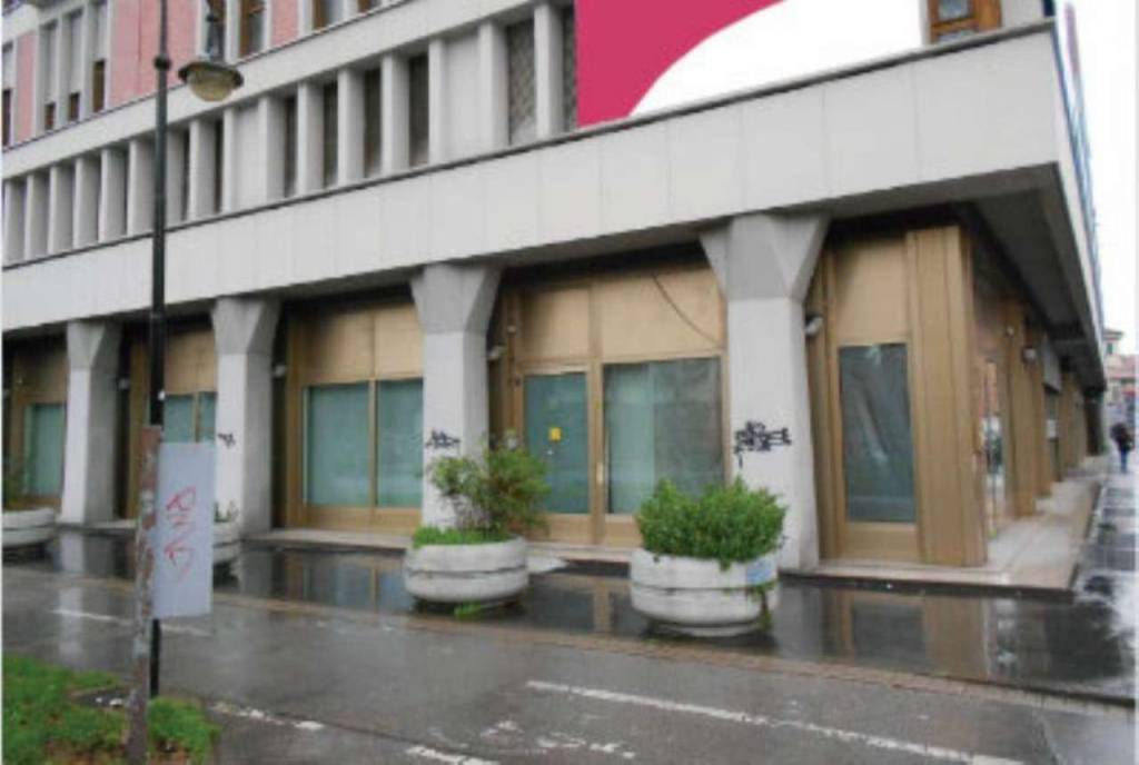 Filiale Bancaria in vendita a Padova via Trieste 1