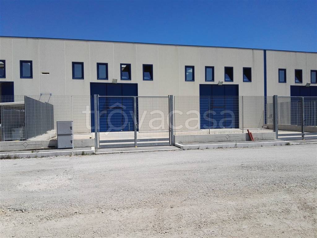 Capannone Industriale in vendita a Foggia via Manfredonia