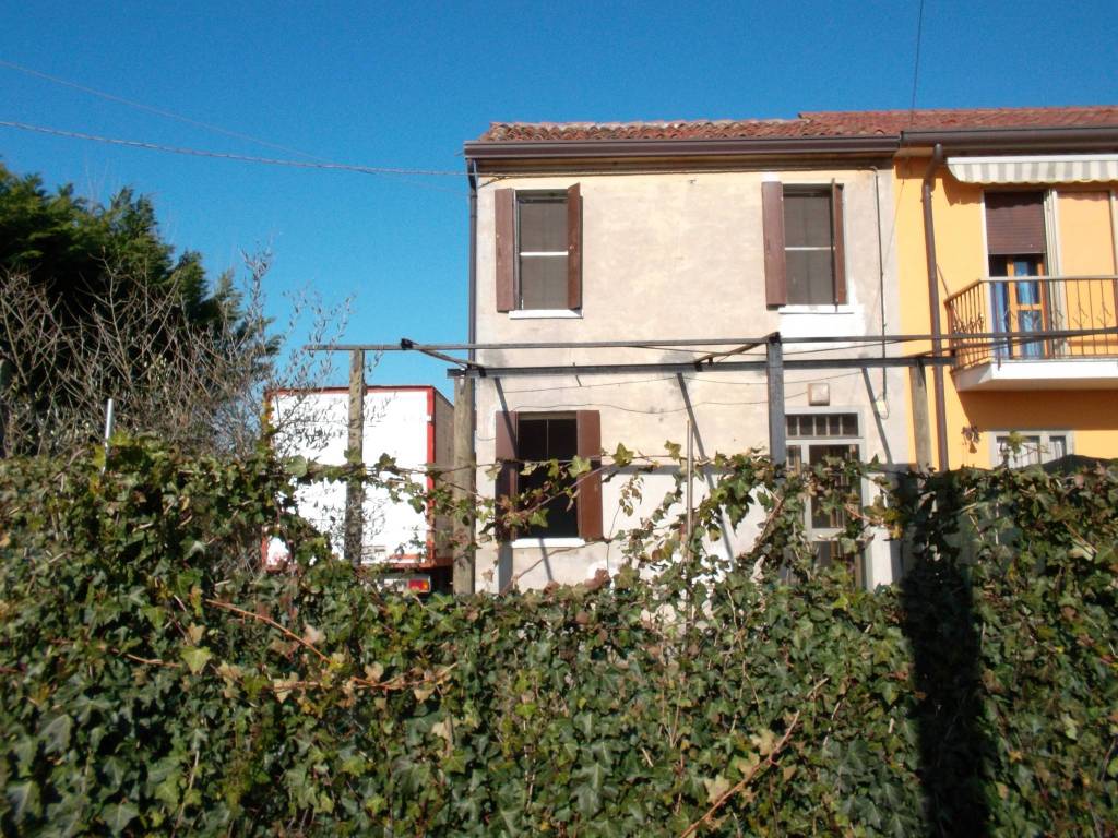 Villa in in vendita da privato a Polesella via n. E l. Maneo, 262