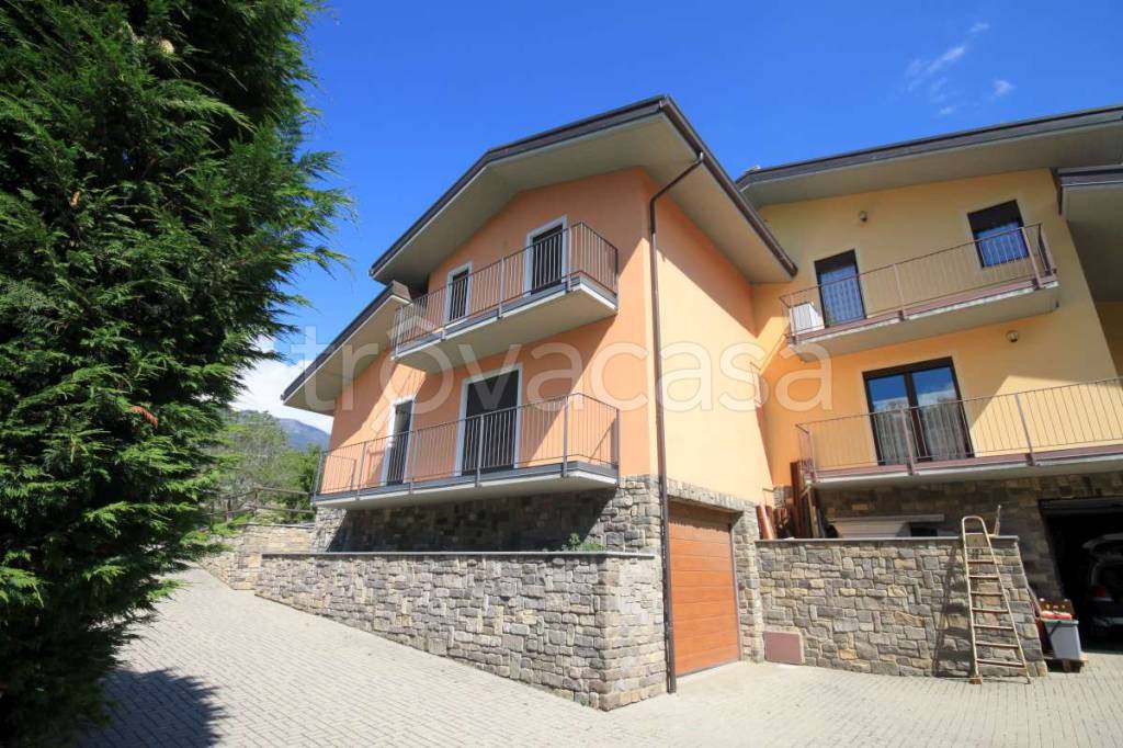 Villa Bifamiliare in vendita ad Aosta