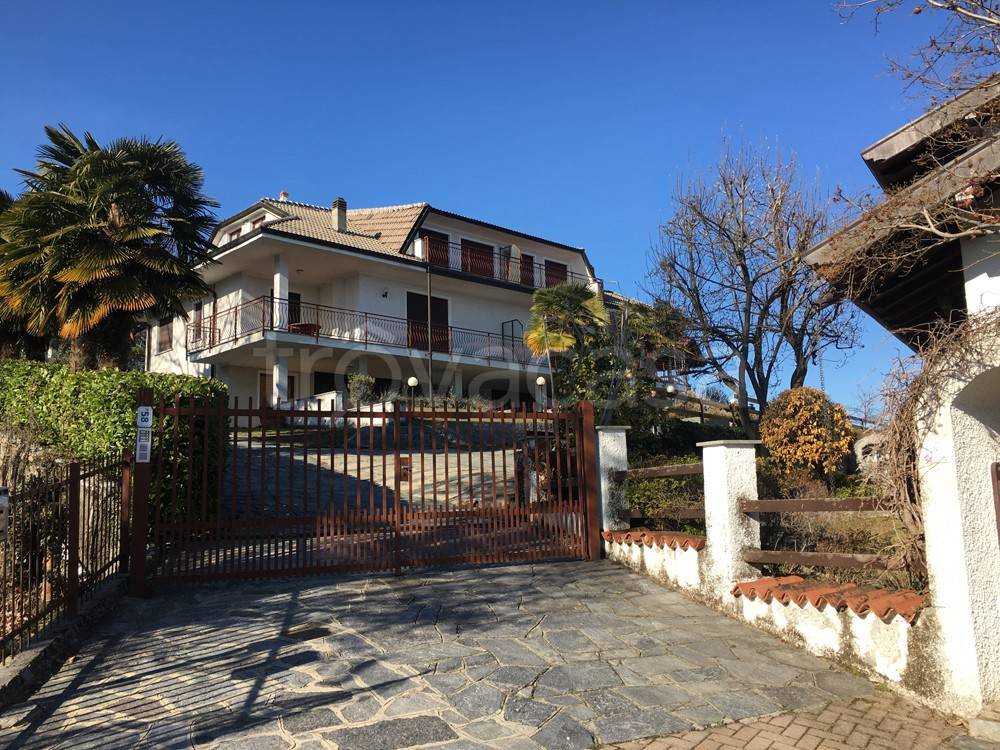 Villa Bifamiliare in vendita a Massino Visconti
