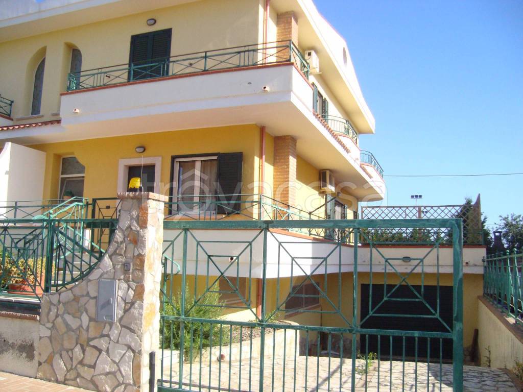 Villa Bifamiliare in in vendita da privato a Melissa via Rione Valle di Casa