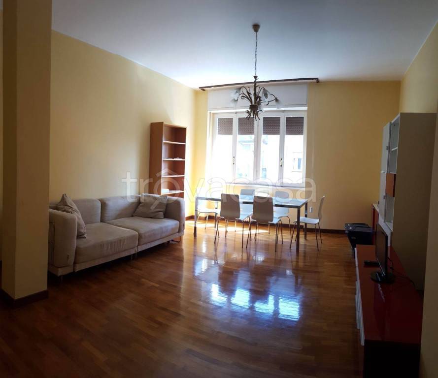 Appartamento in in affitto da privato a Brescia via Ambaraga, 81