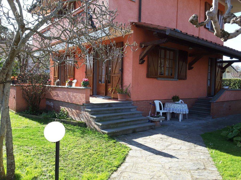 Villa in affitto a Forte dei Marmi via della Barbiera, 100