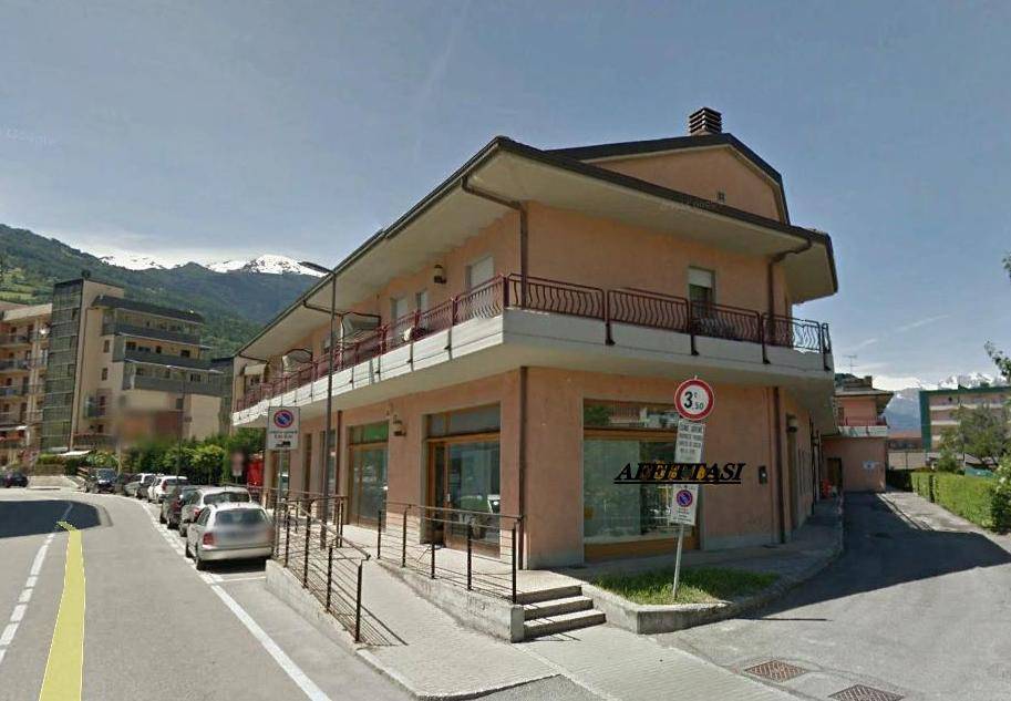 Negozio in vendita ad Aosta via Kaolack, 18