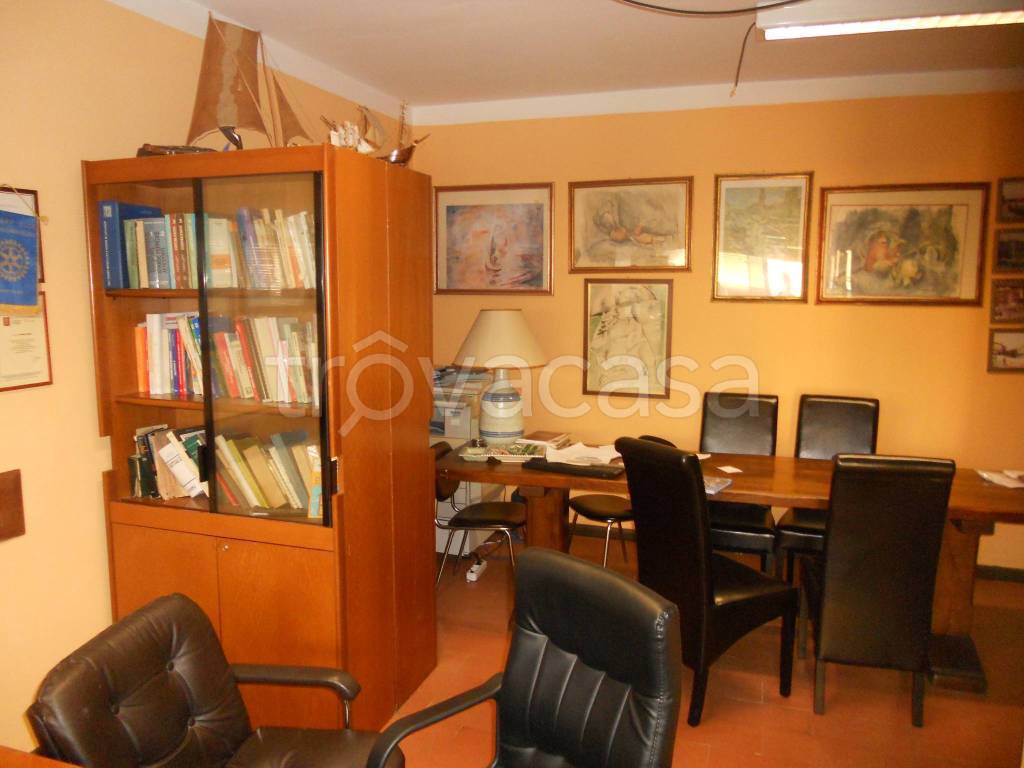 Ufficio in in vendita da privato a Lucca piazzale Italia, 285