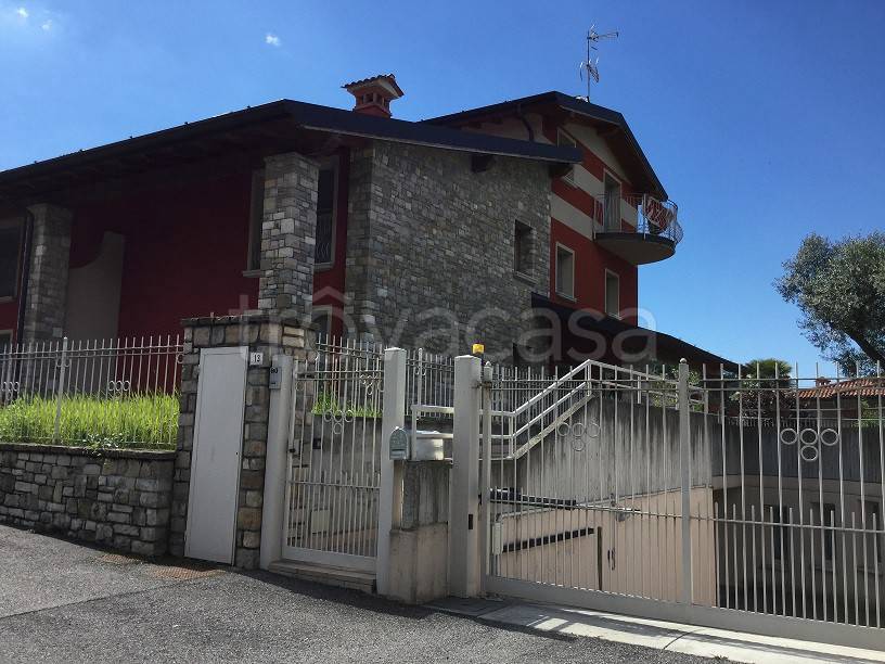 Villa a Schiera in vendita a Capriolo via Alessandro Manzoni