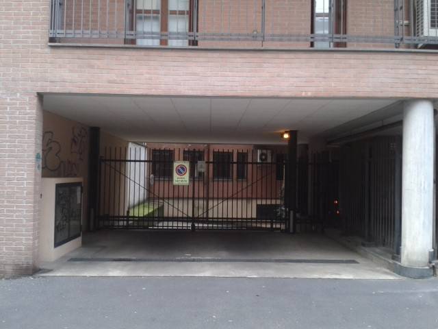Garage in affitto a Milano via Lodovico Muratori, 15