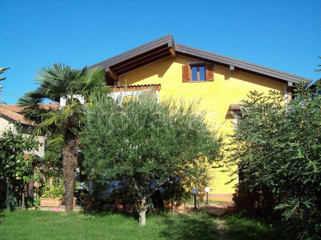 Villa Bifamiliare in vendita a Bellinzago Novarese