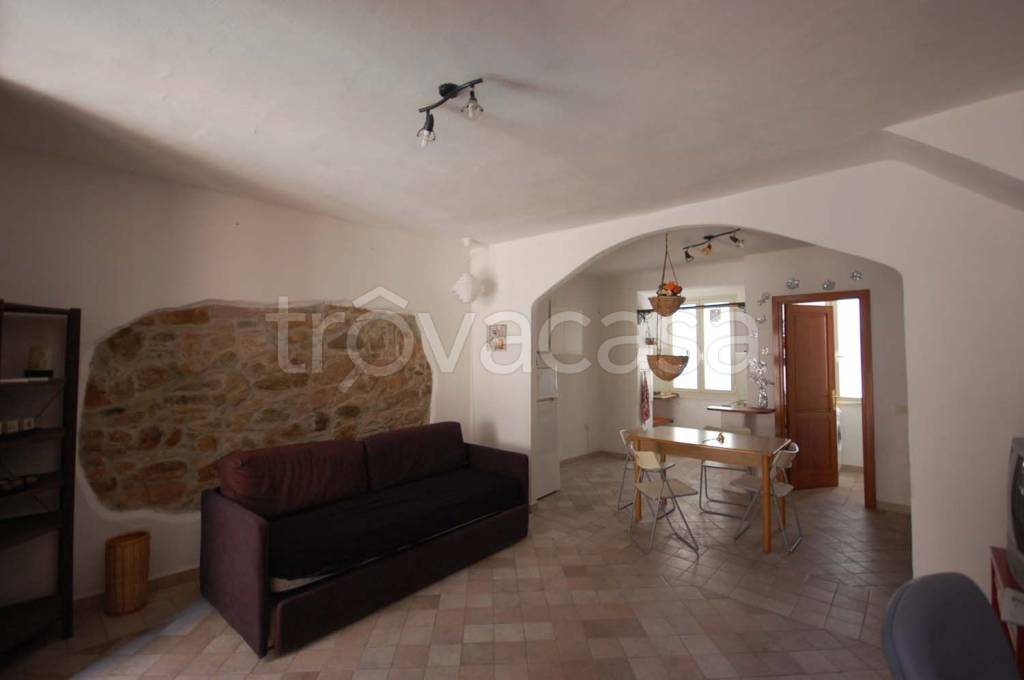 Appartamento in vendita a La Maddalena via Baron Manno